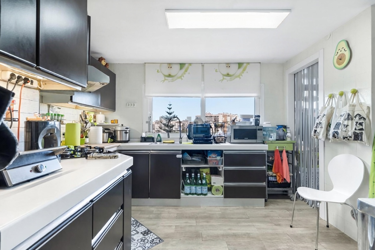 Apartamento em primeira linha de praia em Alicante — Cozinha