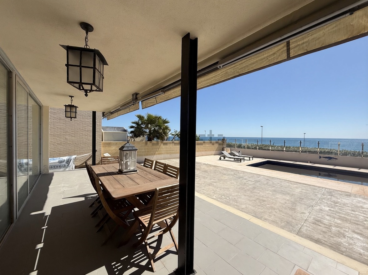 Chalet con acceso directo a playa en Alicante