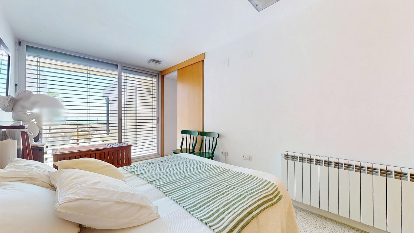 Chalet con acceso directo a playa en Alicante — Dormitorio