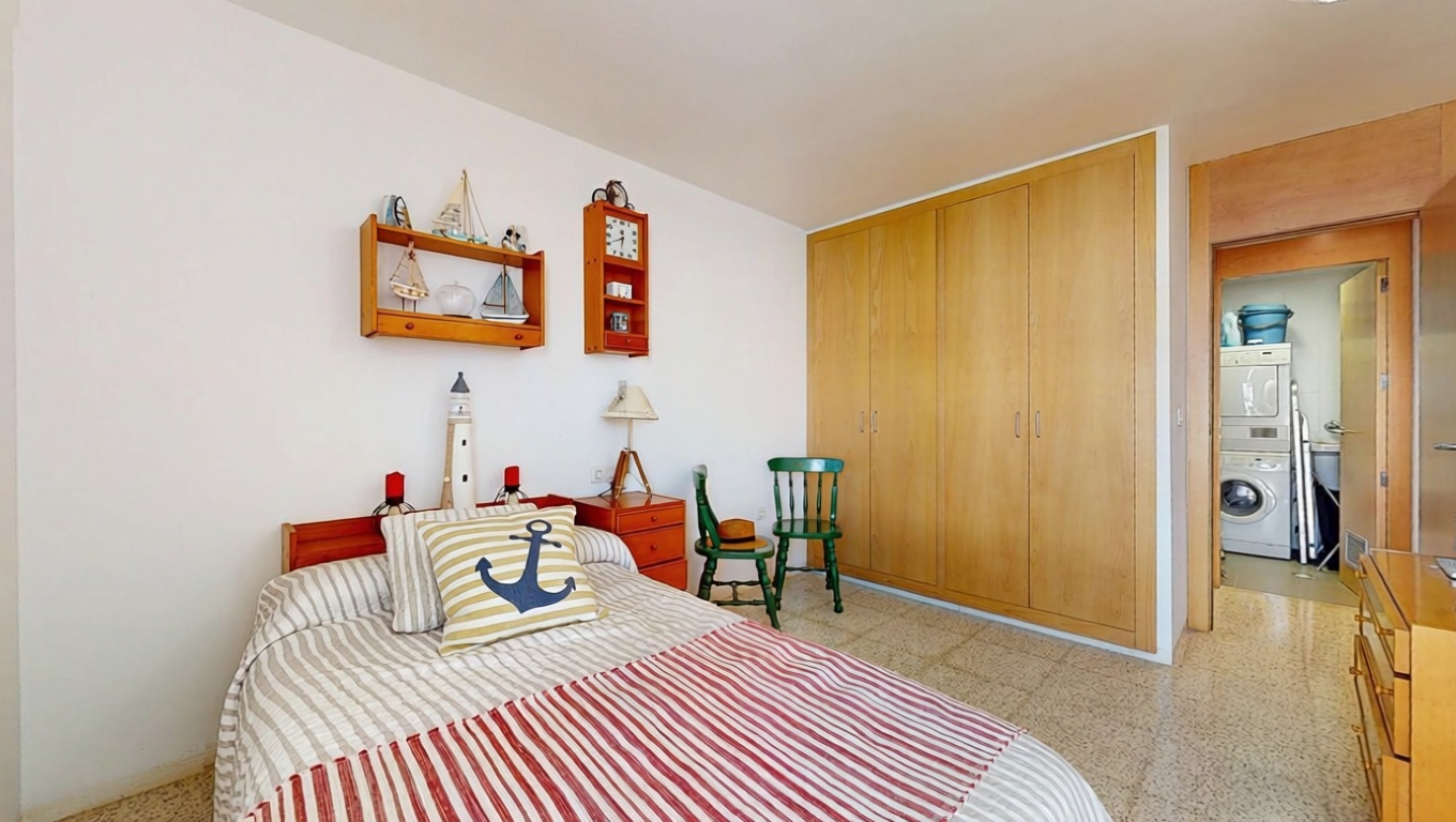 Chalet con acceso directo a playa en Alicante — Dormitorio