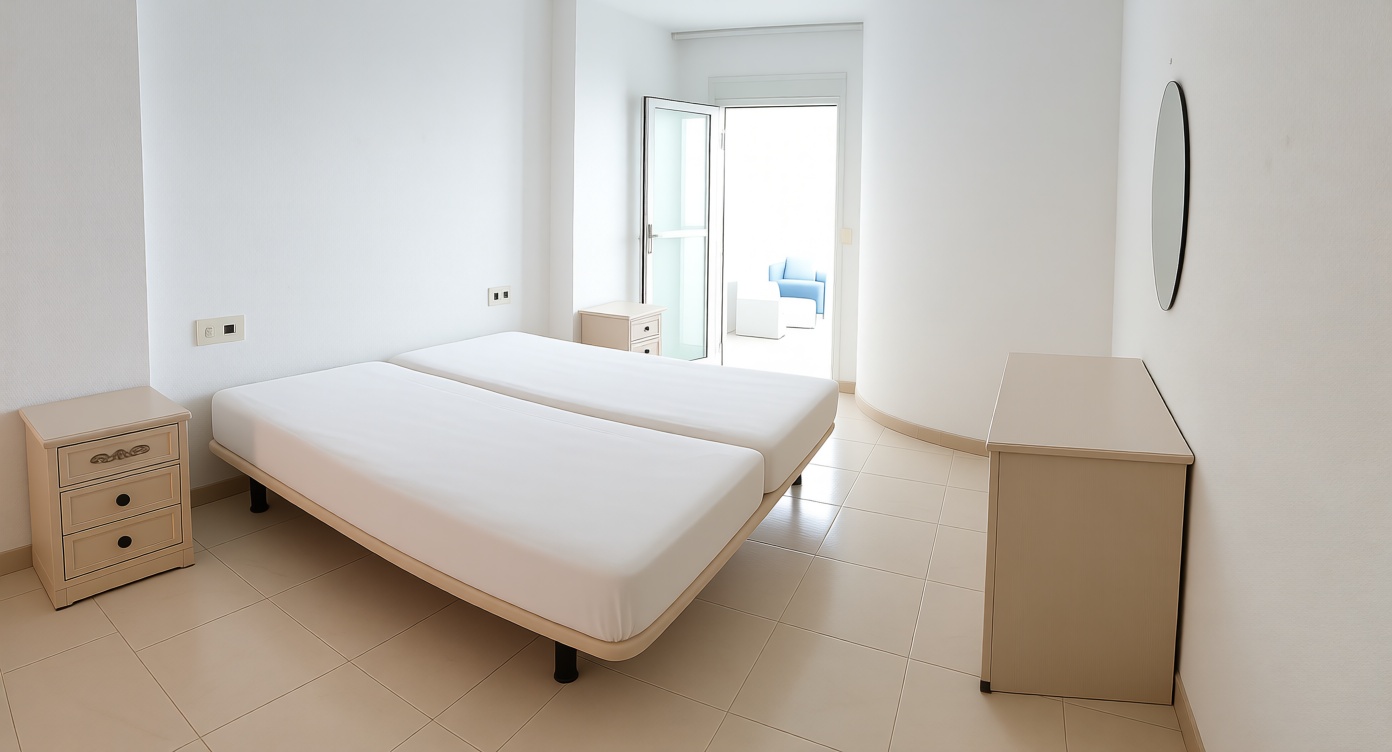 Piso en primera línea de playa en Alicante — Dormitorio
