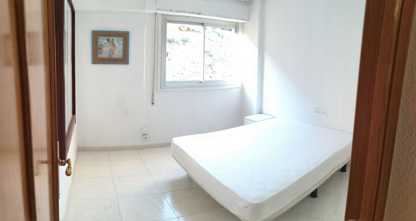 Piso en primera línea de playa en Alicante — Dormitorio