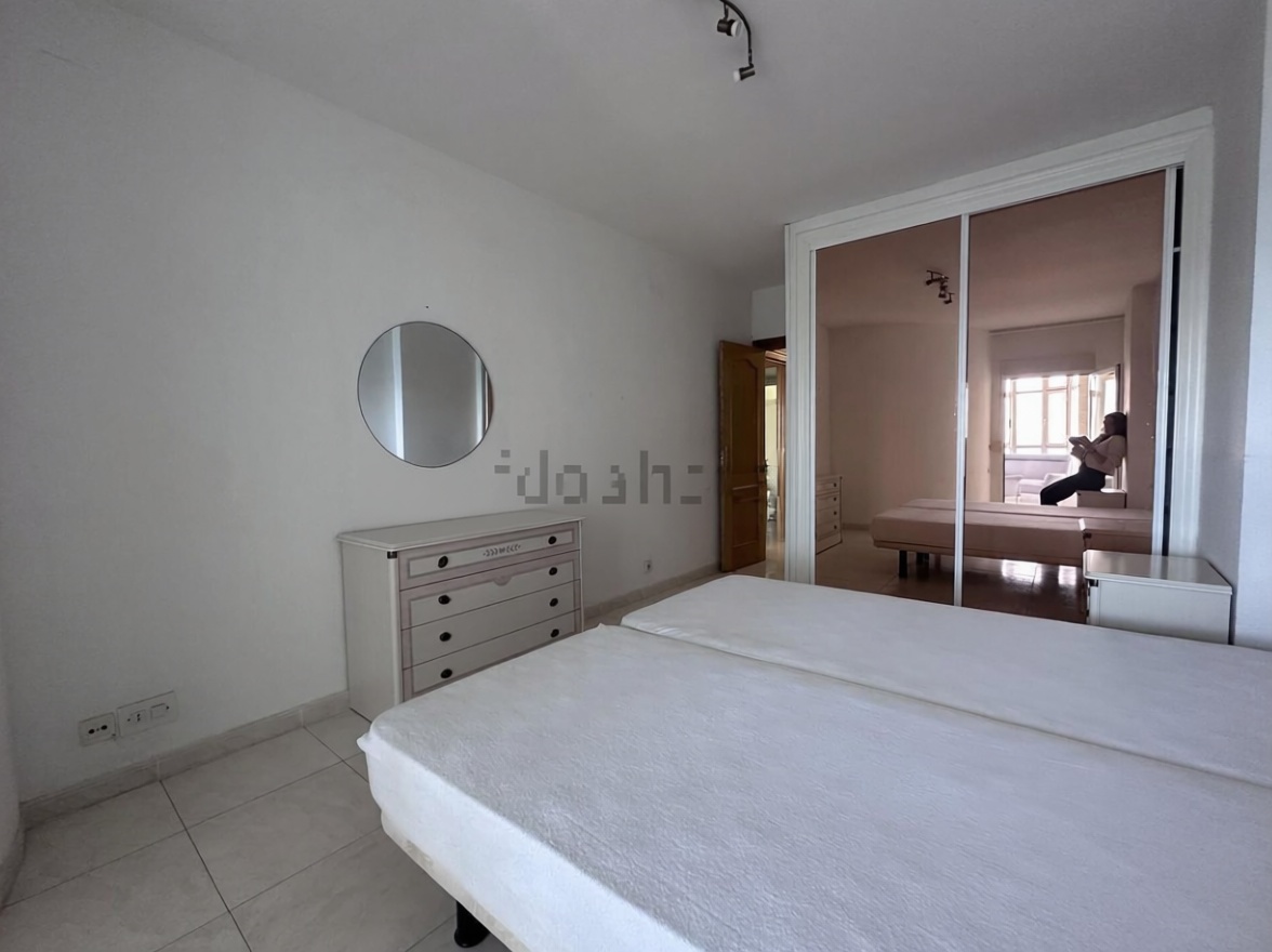 Beachfront flat in Alicante — Bedroom