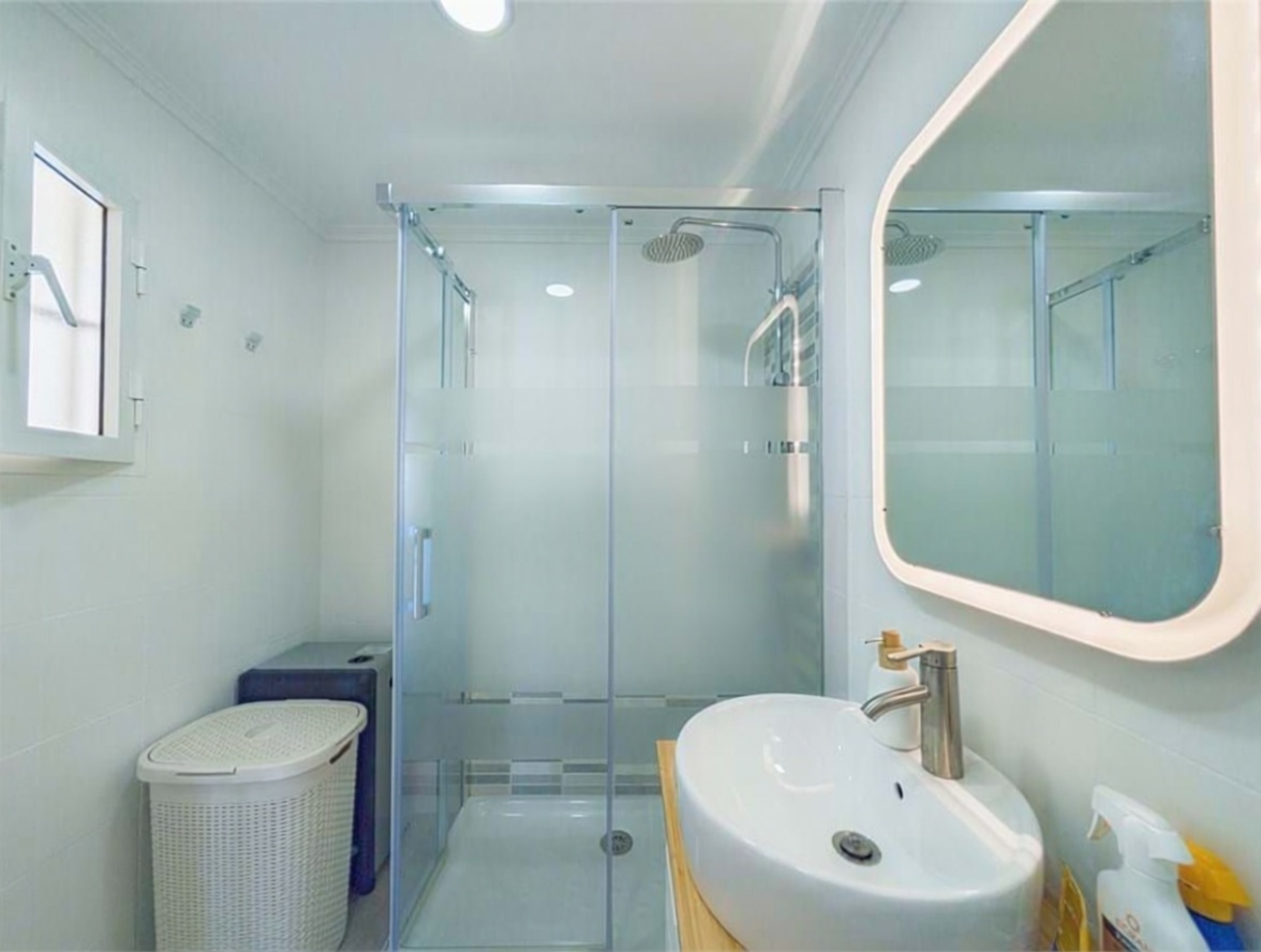 Chalet with direct beach access in Alicante — Bathroom