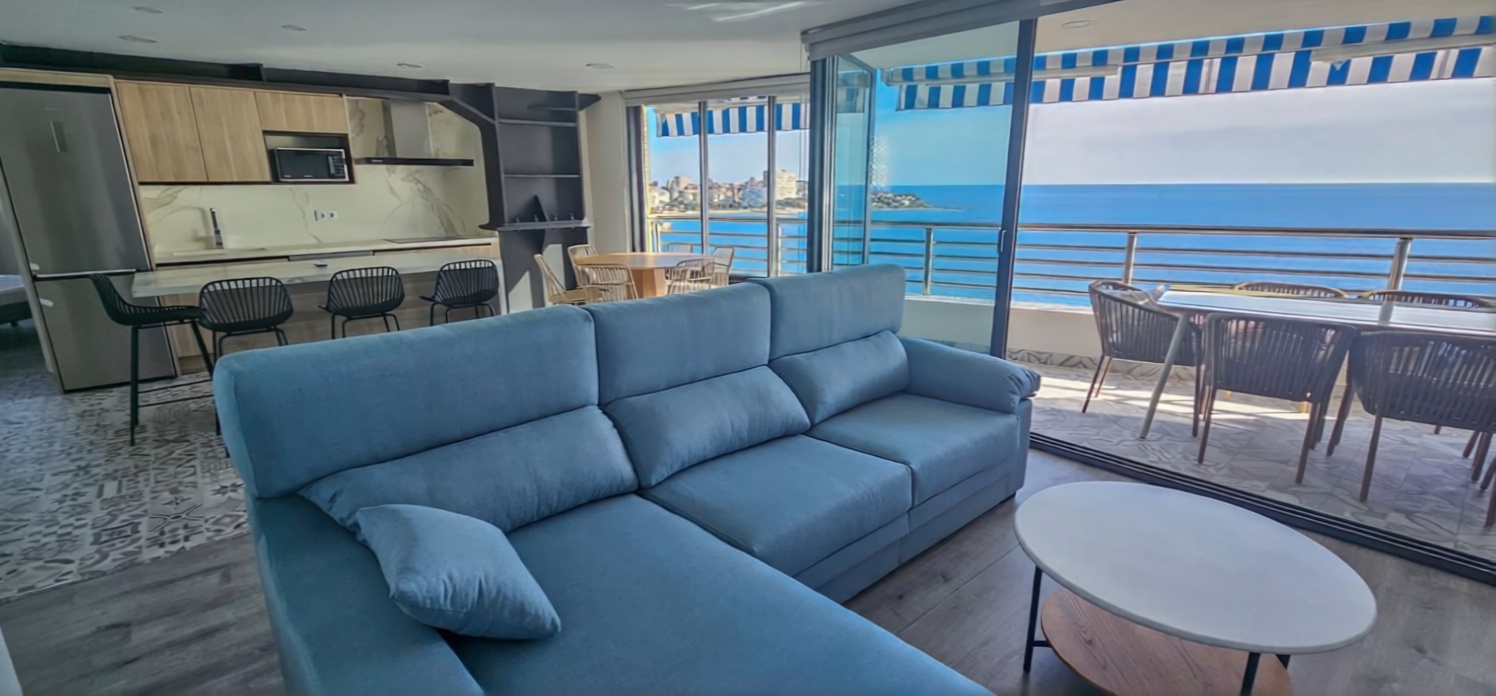 Wohnung in erste Strandlinie in Alicante — Wohnzimmer