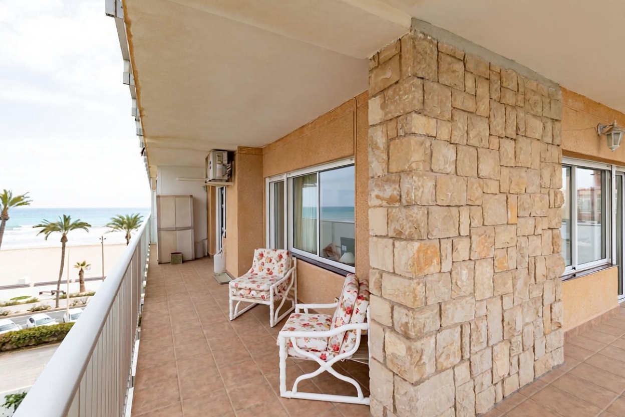 Wohnung in erste Strandlinie in Alicante