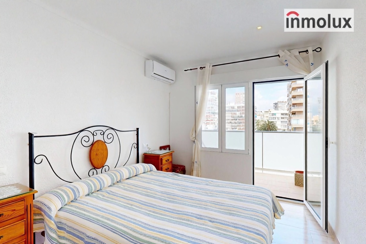 Appartement en première ligne de plage à Alicante — Chambre