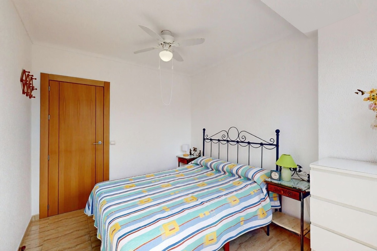 Appartement en première ligne de plage à Alicante — Cuisine