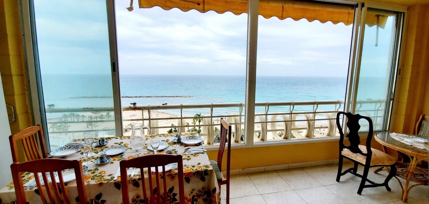 Apartamento em primeira linha de praia em Alicante