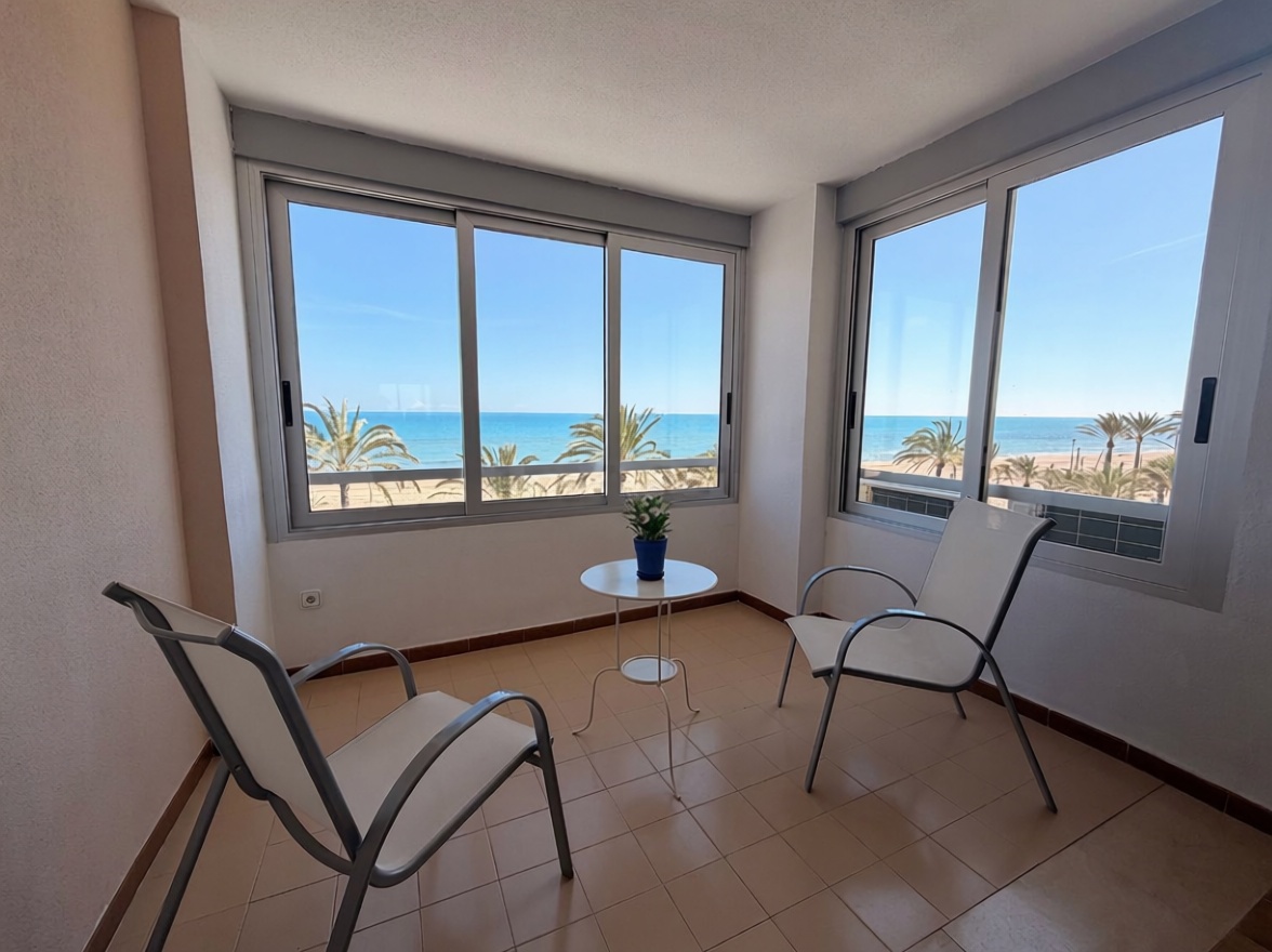 Beachfront flat in Alicante — Sea terrace
