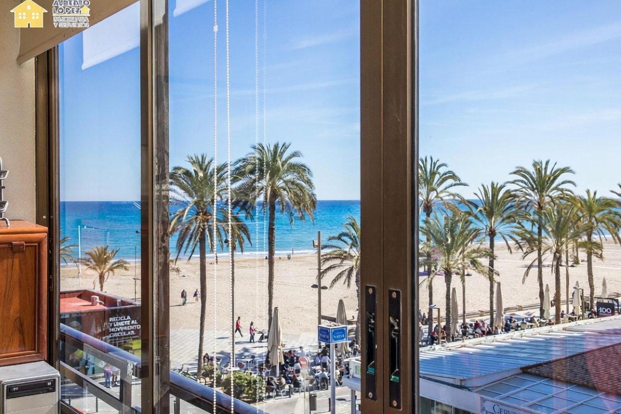Apartamento em primeira linha de praia em Alicante