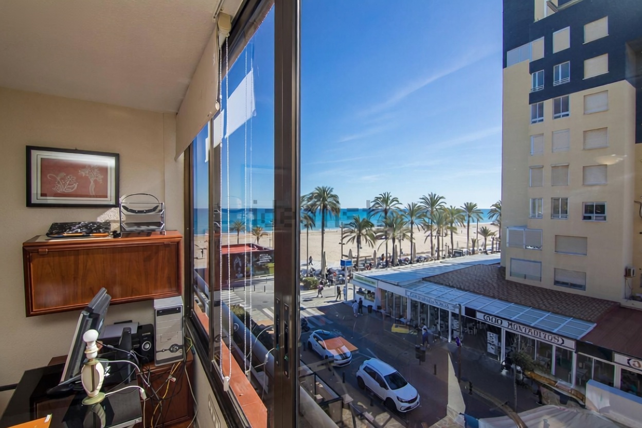 Apartamento em primeira linha de praia em Alicante — Vista mar