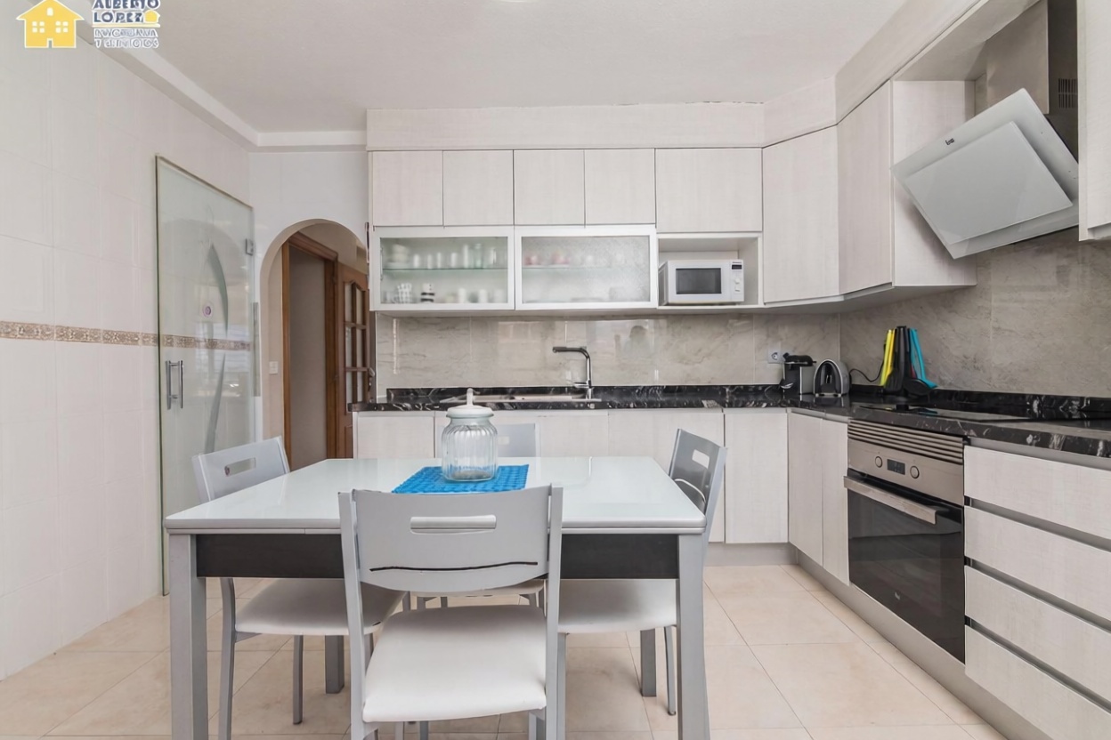 Apartamento em primeira linha de praia em Alicante — Cozinha