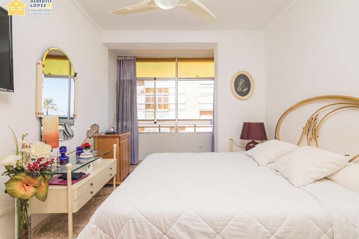 Apartamento em primeira linha de praia em Alicante — Casa banho