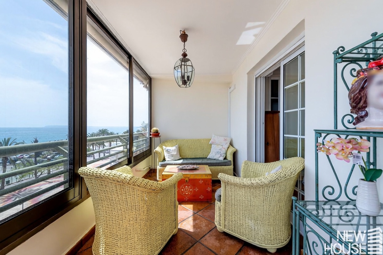 Beachfront flat in Alicante — Sea terrace