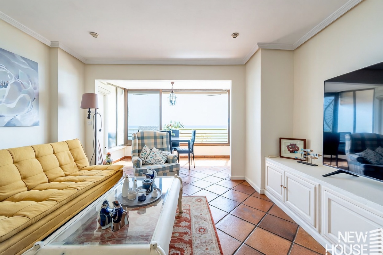Beachfront flat in Alicante — Living room