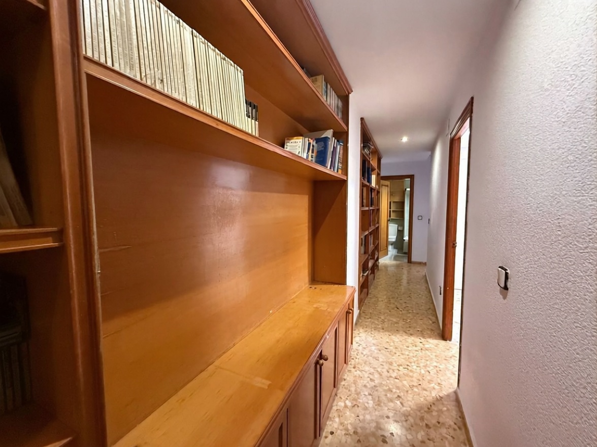 Beachfront flat in Alicante — Bedroom