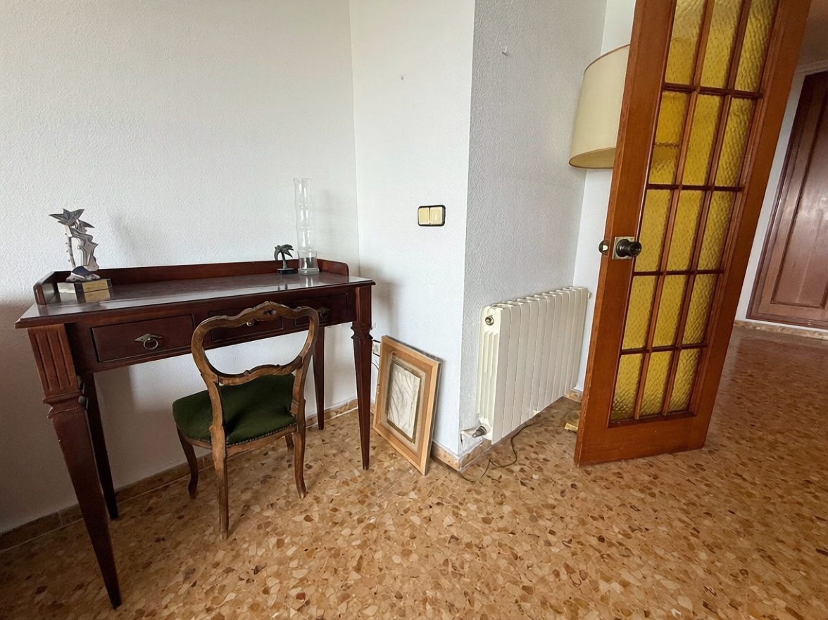 Beachfront flat in Alicante — Kitchen