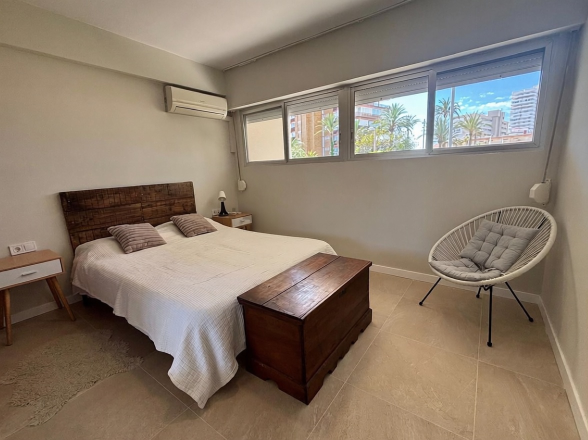 Beachfront flat in Alicante — Bedroom