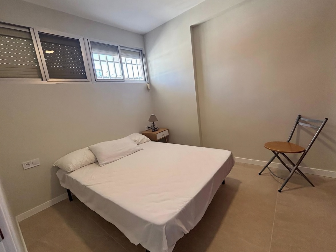 Beachfront flat in Alicante — Bedroom