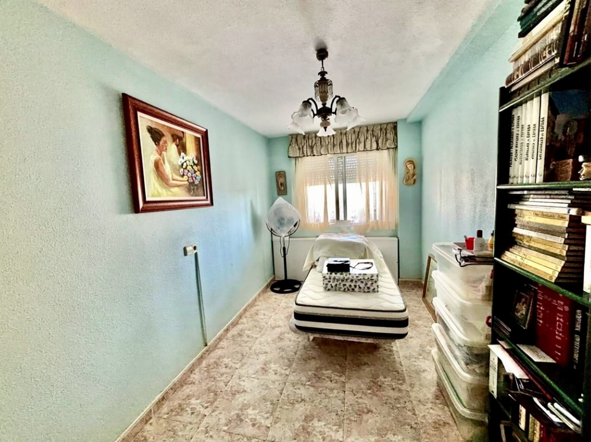 Apartamento em primeira linha de praia em Alicante — Quarto