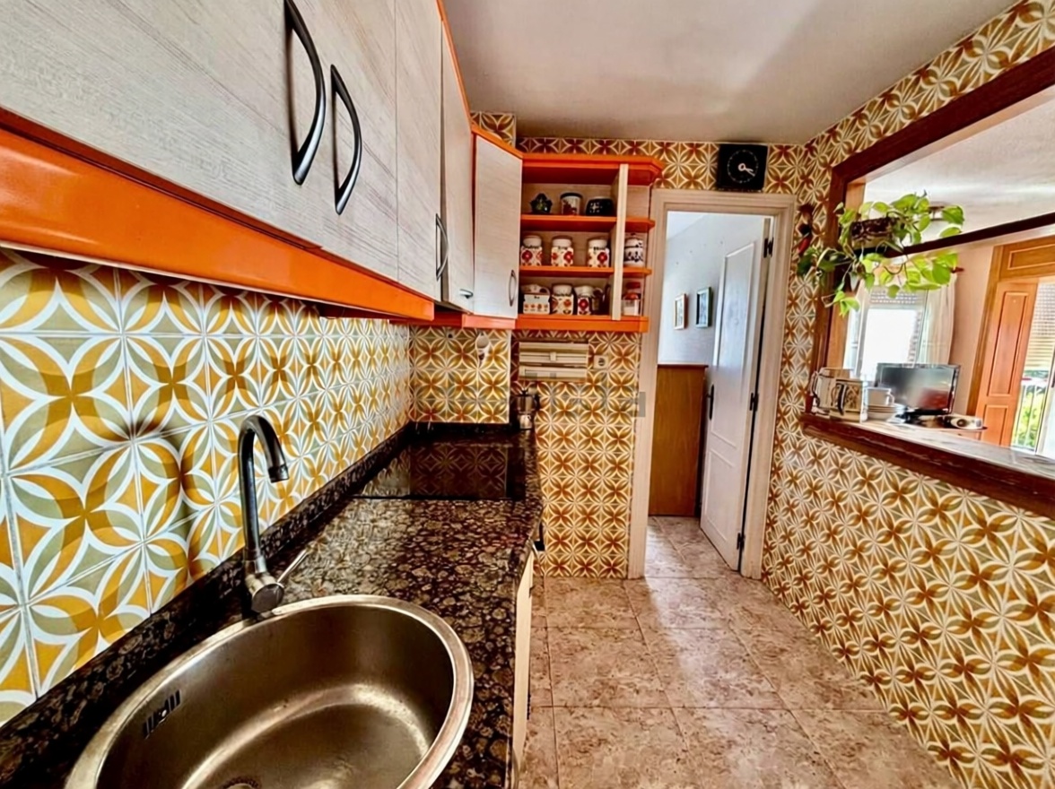 Apartamento em primeira linha de praia em Alicante — Cozinha