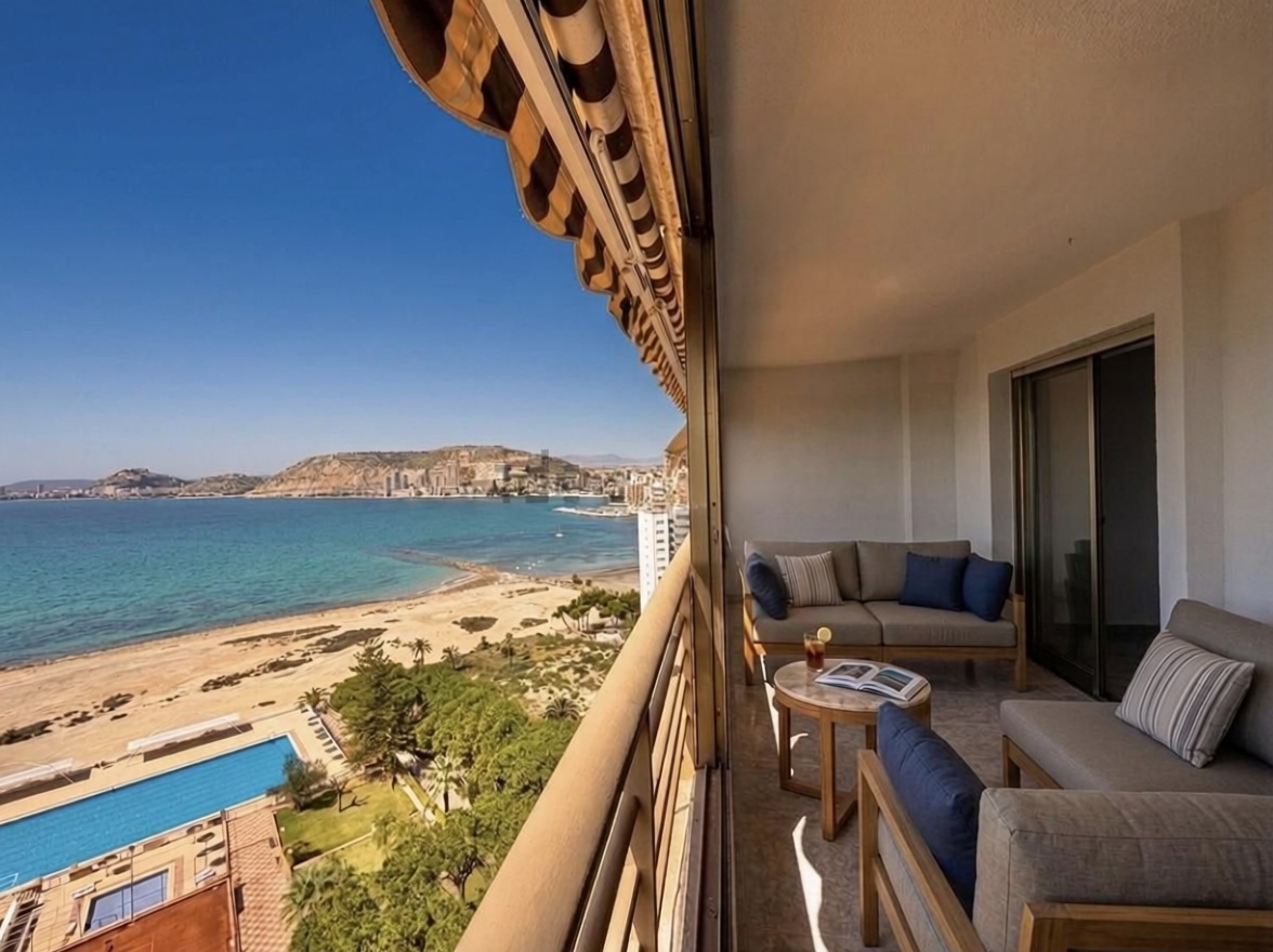 Apartamento em primeira linha de praia em Alicante — Terraço mar
