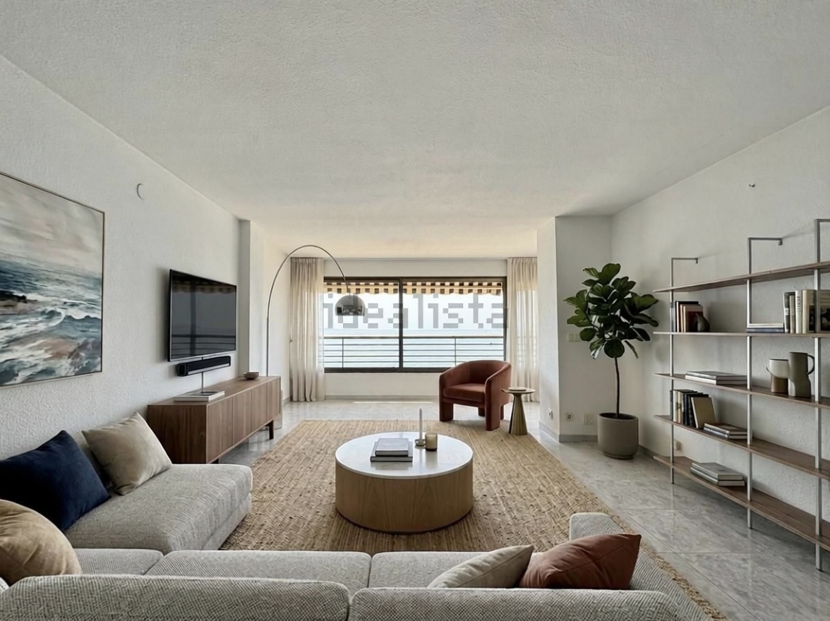 Apartamento em primeira linha de praia em Alicante — Sala