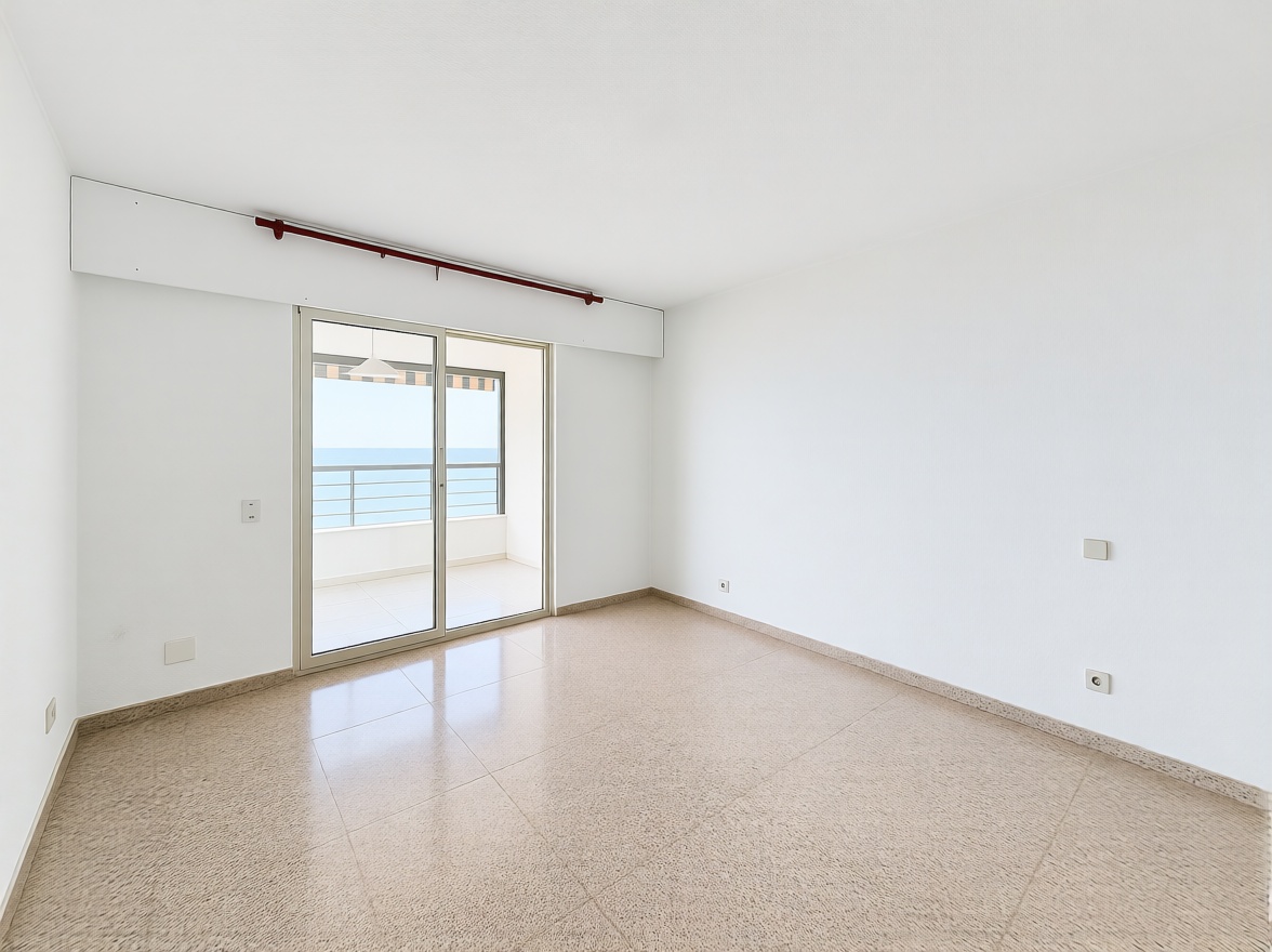 Apartamento em primeira linha de praia em Alicante — Quarto