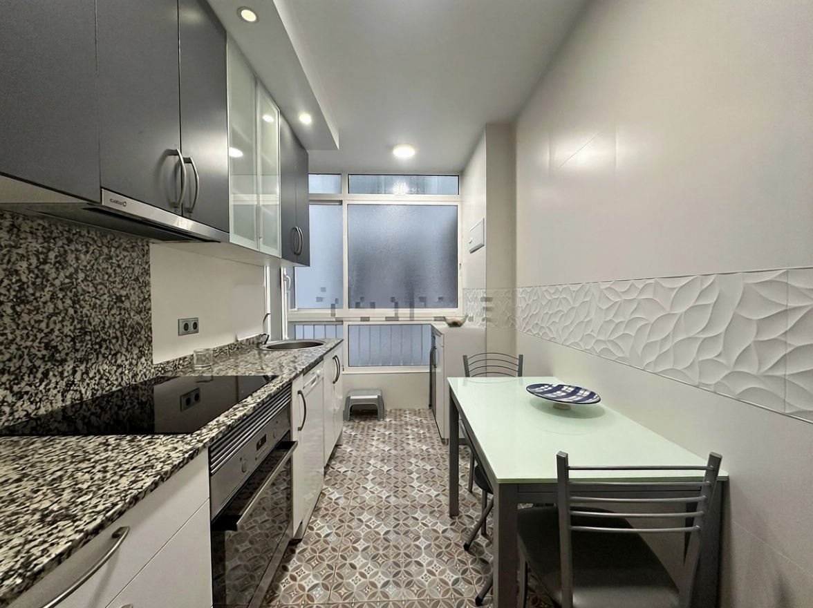 Apartamento em primeira linha de praia em Alicante — Quarto