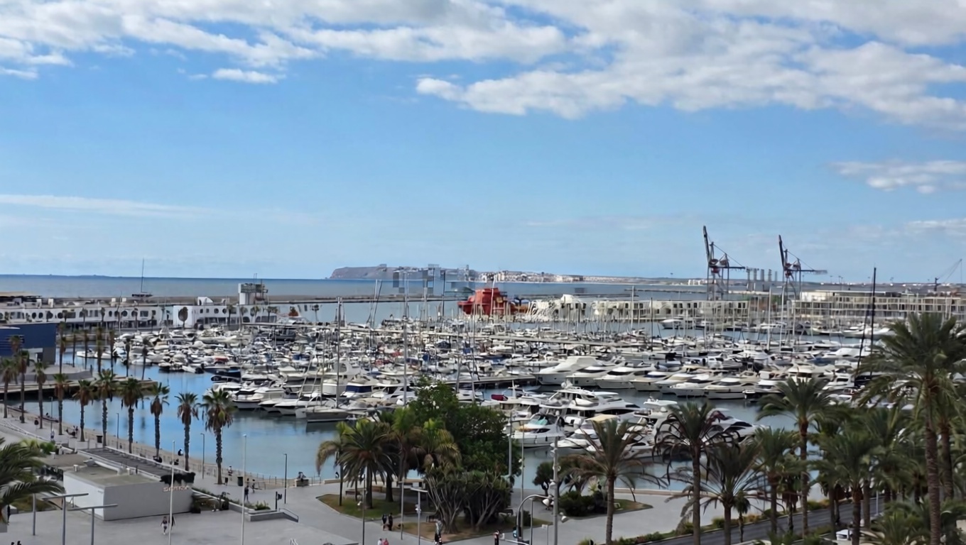 Apartamento em primeira linha de praia em Alicante — Vista mar