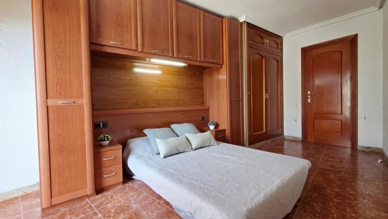 Apartamento em primeira linha de praia em Alicante — Quarto