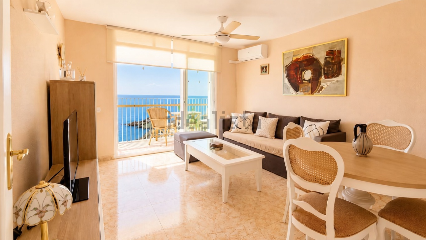 Apartamento em primeira linha de praia em Alicante — Sala