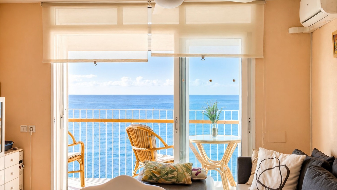 Apartamento em primeira linha de praia em Alicante — Quarto