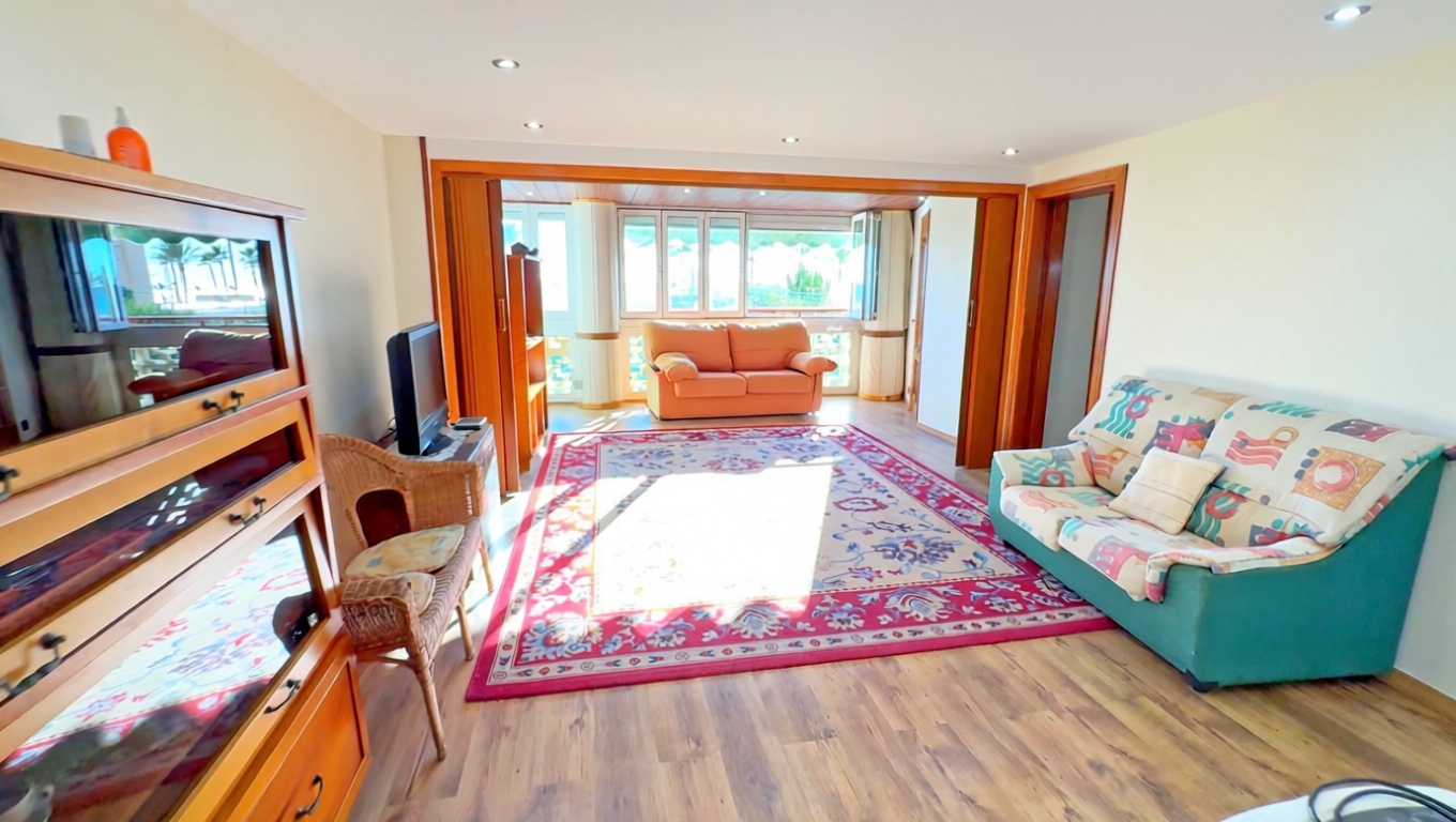 Apartamento em primeira linha de praia em Alicante — Sala