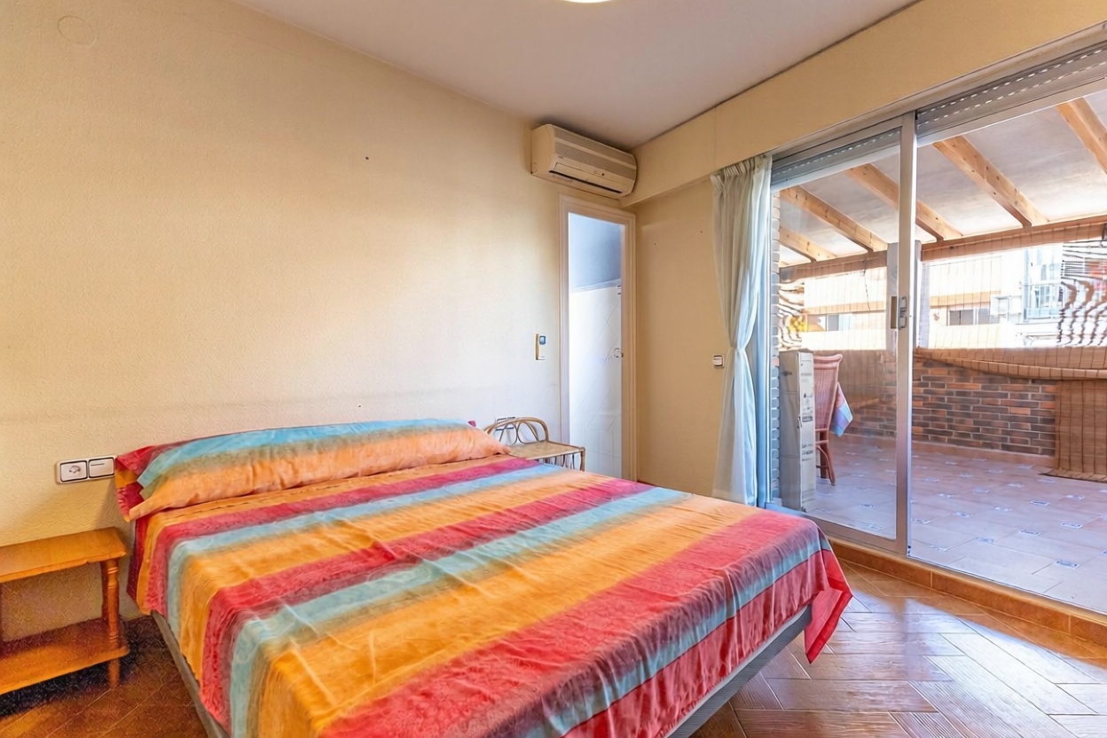 Apartamento em primeira linha de praia em Alicante — Quarto