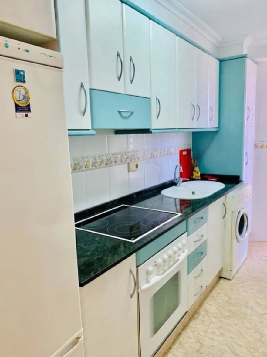 Apartamento em primeira linha de praia em Alicante — Cozinha