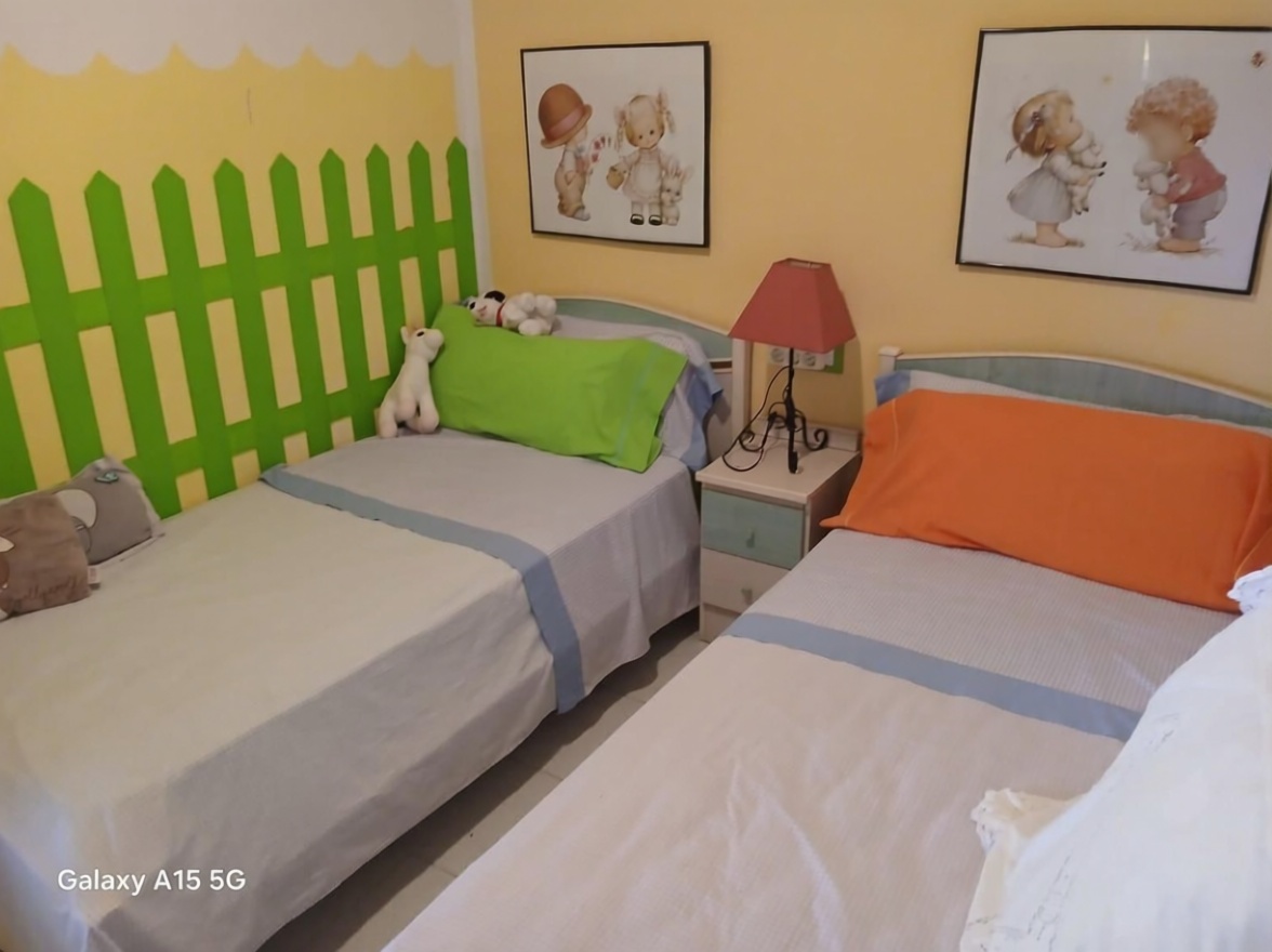Apartamento em primeira linha de praia em Alicante — Quarto