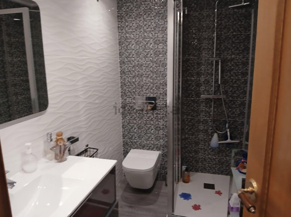 Apartamento em primeira linha de praia em Alicante — Casa banho