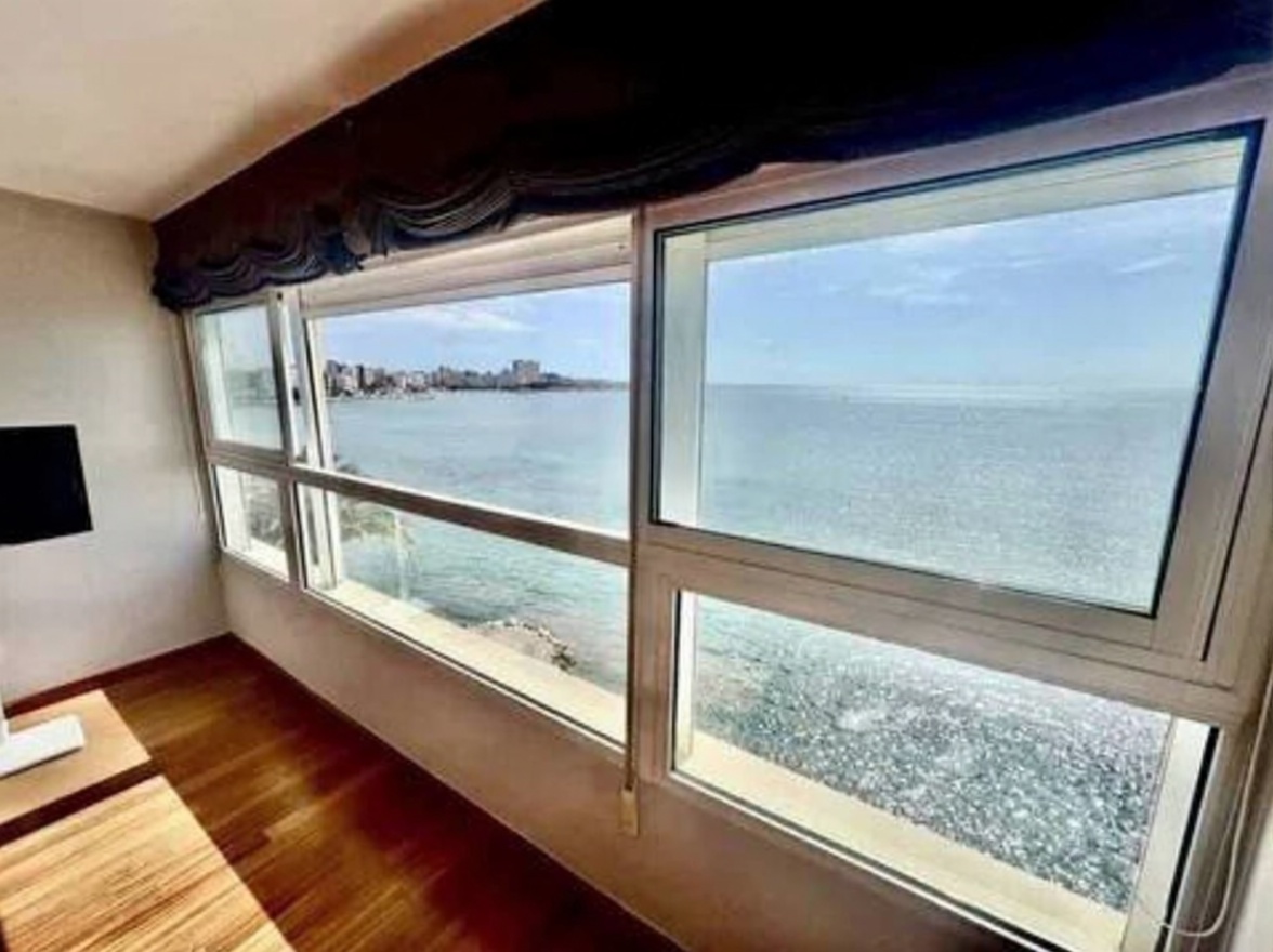 Apartamento em primeira linha de praia em Alicante — Vista mar