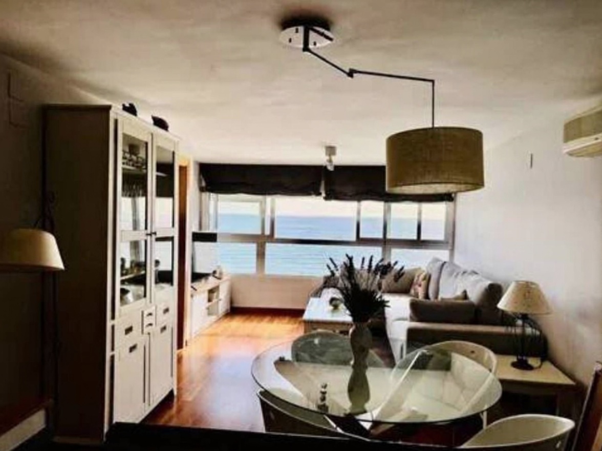 Apartamento em primeira linha de praia em Alicante — Sala