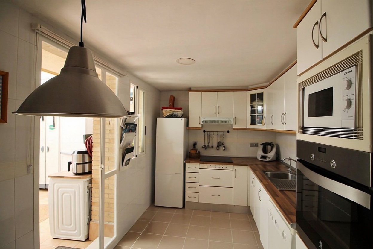 Apartamento em primeira linha de praia em Alicante — Cozinha