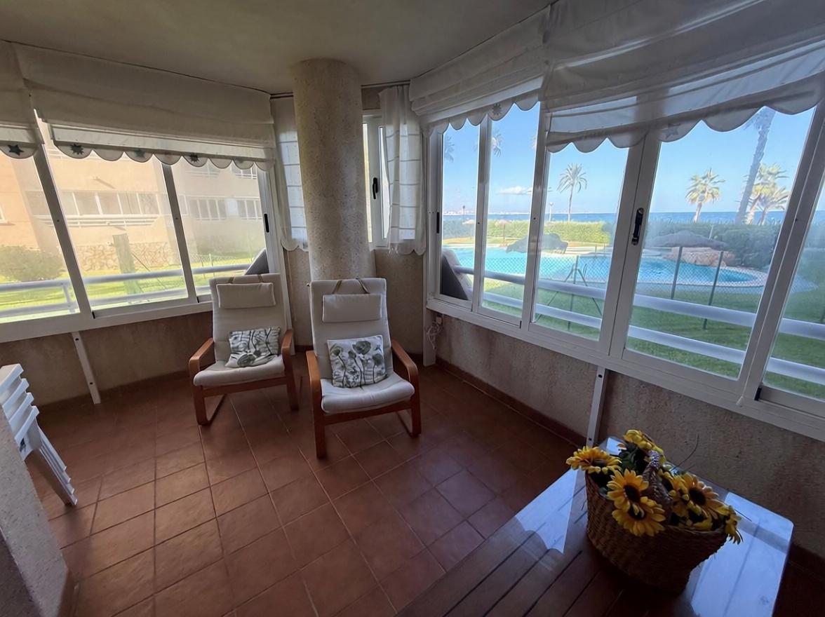Beachfront flat in Alicante — Sea terrace