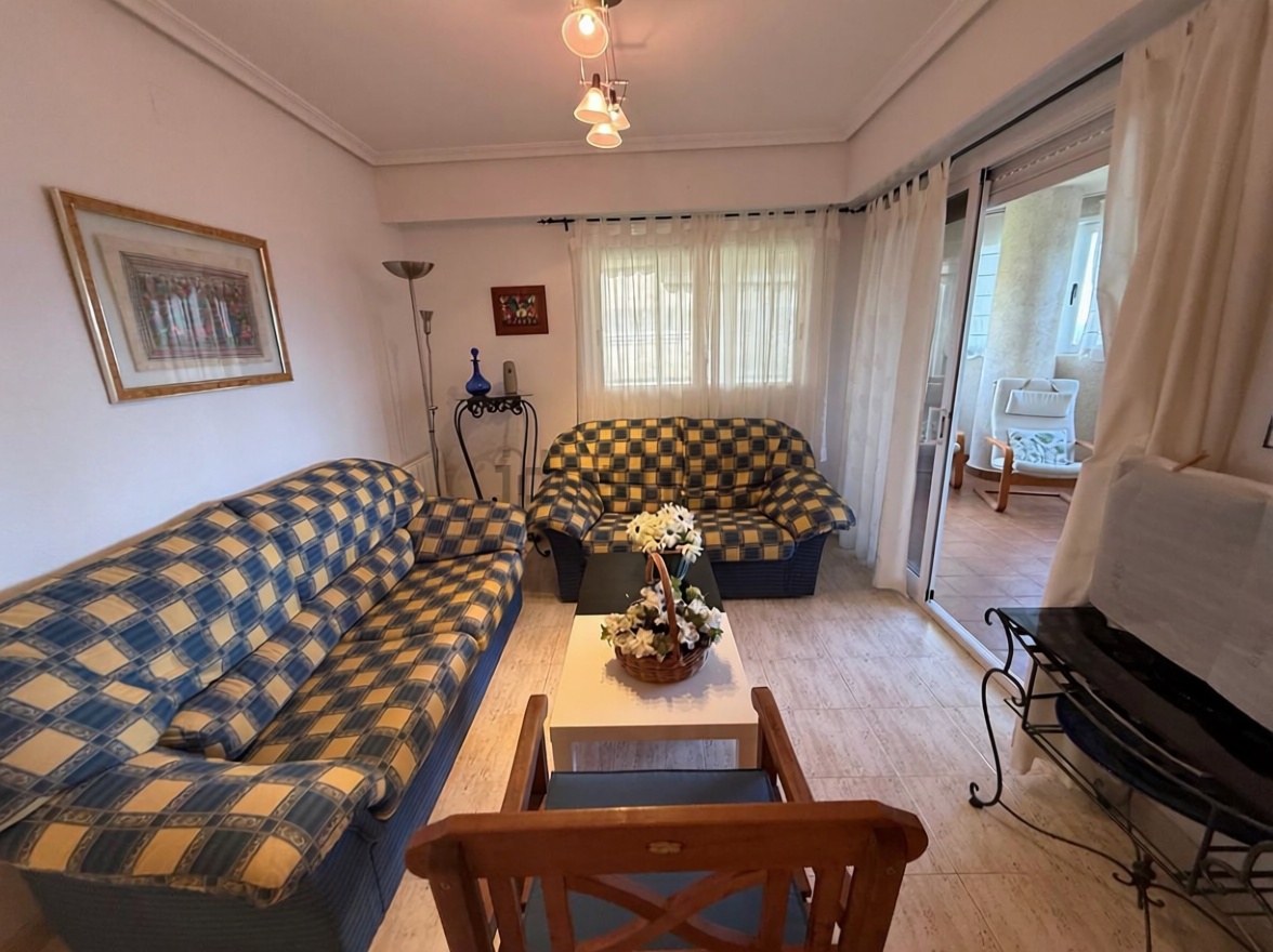 Beachfront flat in Alicante — Living room