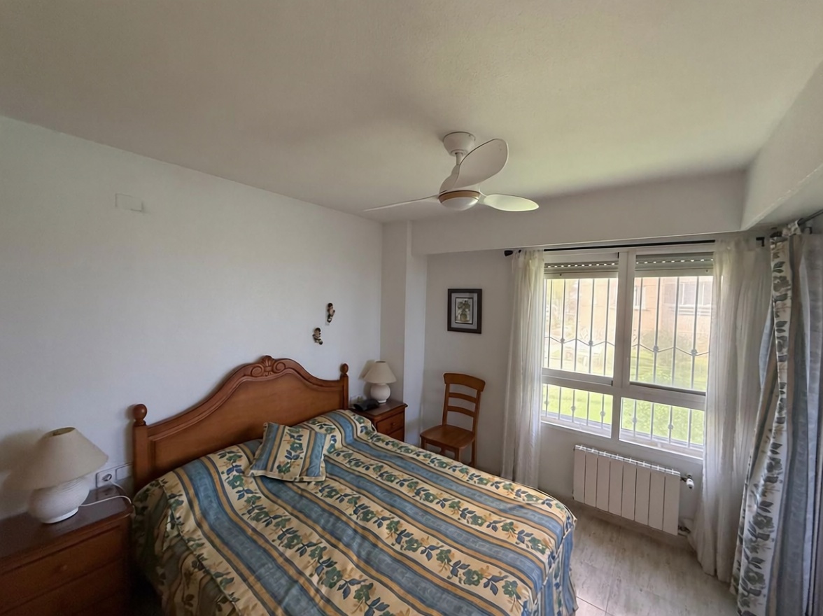 Beachfront flat in Alicante — Bedroom
