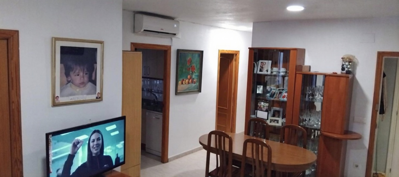 Apartamento em primeira linha de praia em Alicante — Sala