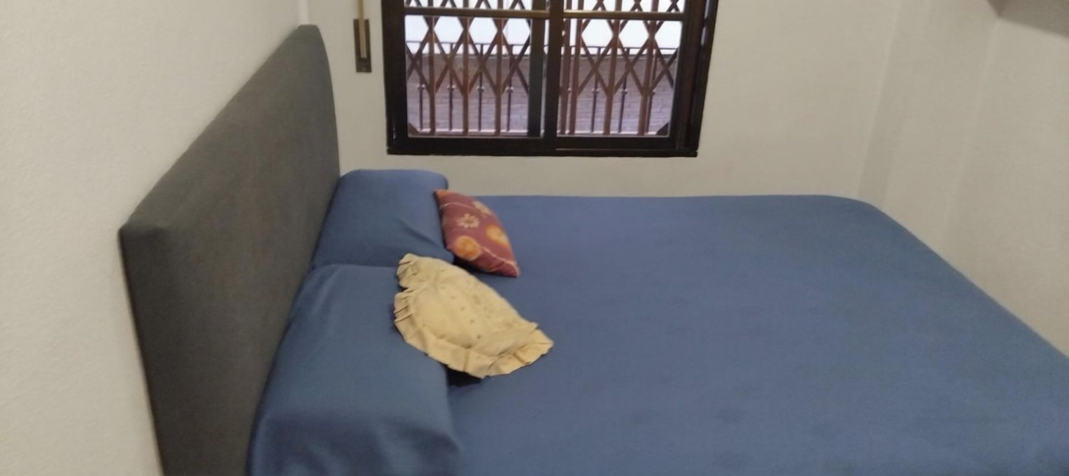 Apartamento em primeira linha de praia em Alicante — Quarto