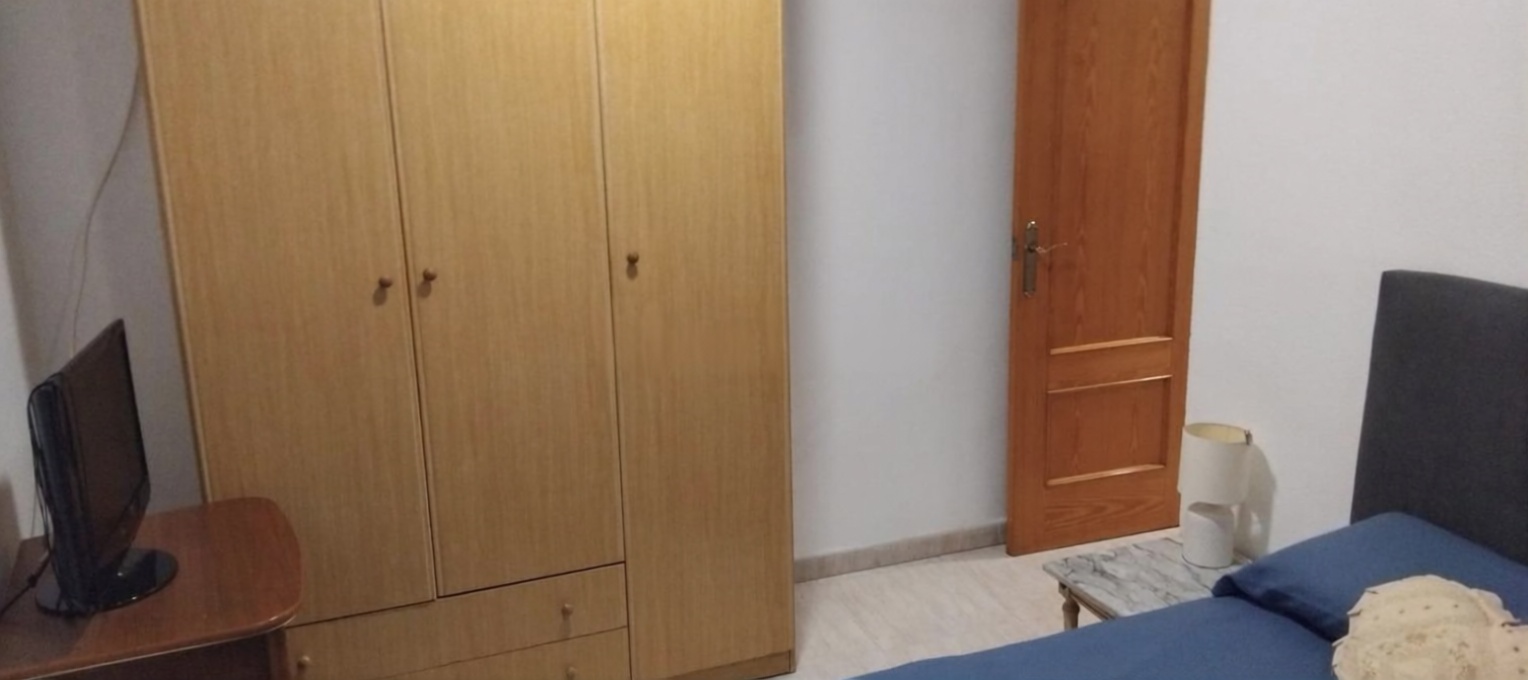 Apartamento em primeira linha de praia em Alicante — Quarto