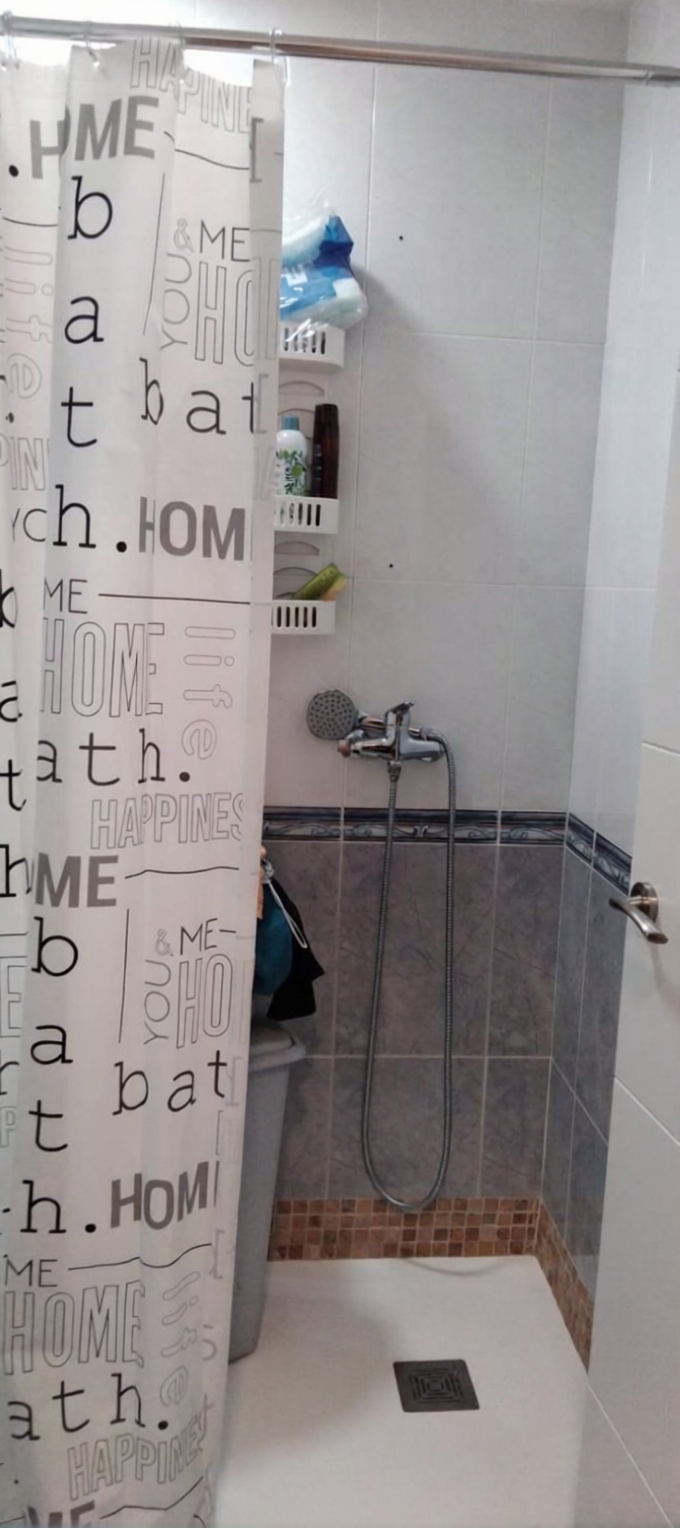 Apartamento em primeira linha de praia em Alicante — Casa banho