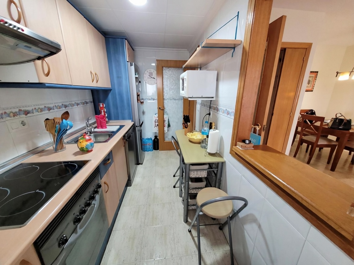 Apartamento em primeira linha de praia em Alicante — Cozinha